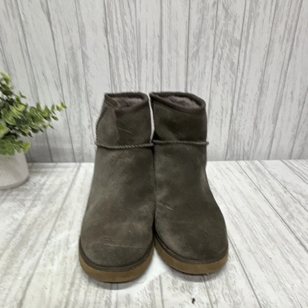Womens Size 8 UGG Australia Classic Mini Gray Suede Shearling Lined Bootie